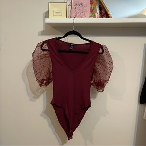 F21// NWOT puffy sleeve body suit maroon